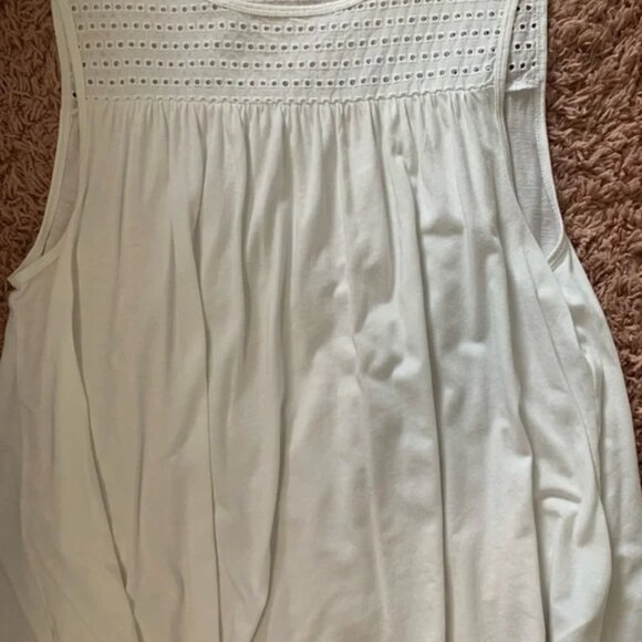 Gap White Eyelet Tank – XL | Effortlessly Chic - Picture 3 of 13